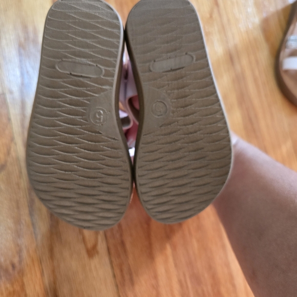 Charming Pink Butterfly Kids Sandals - Picture 3 of 8